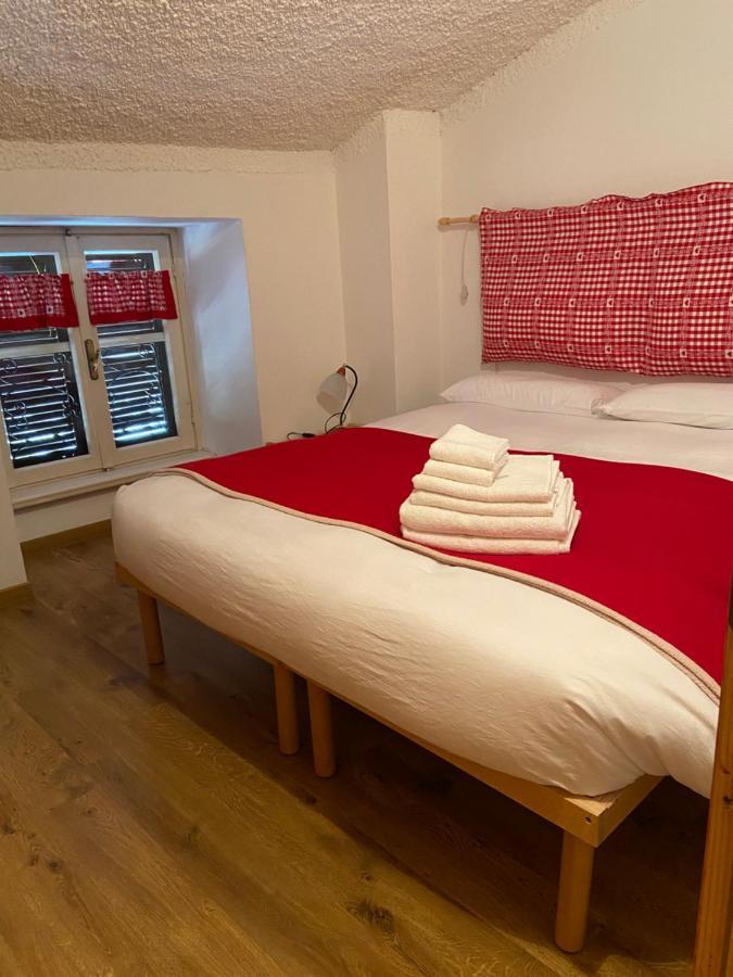 Mansarda Petronilla Apartment เปียซซาตอร์เร ภายนอก รูปภาพ