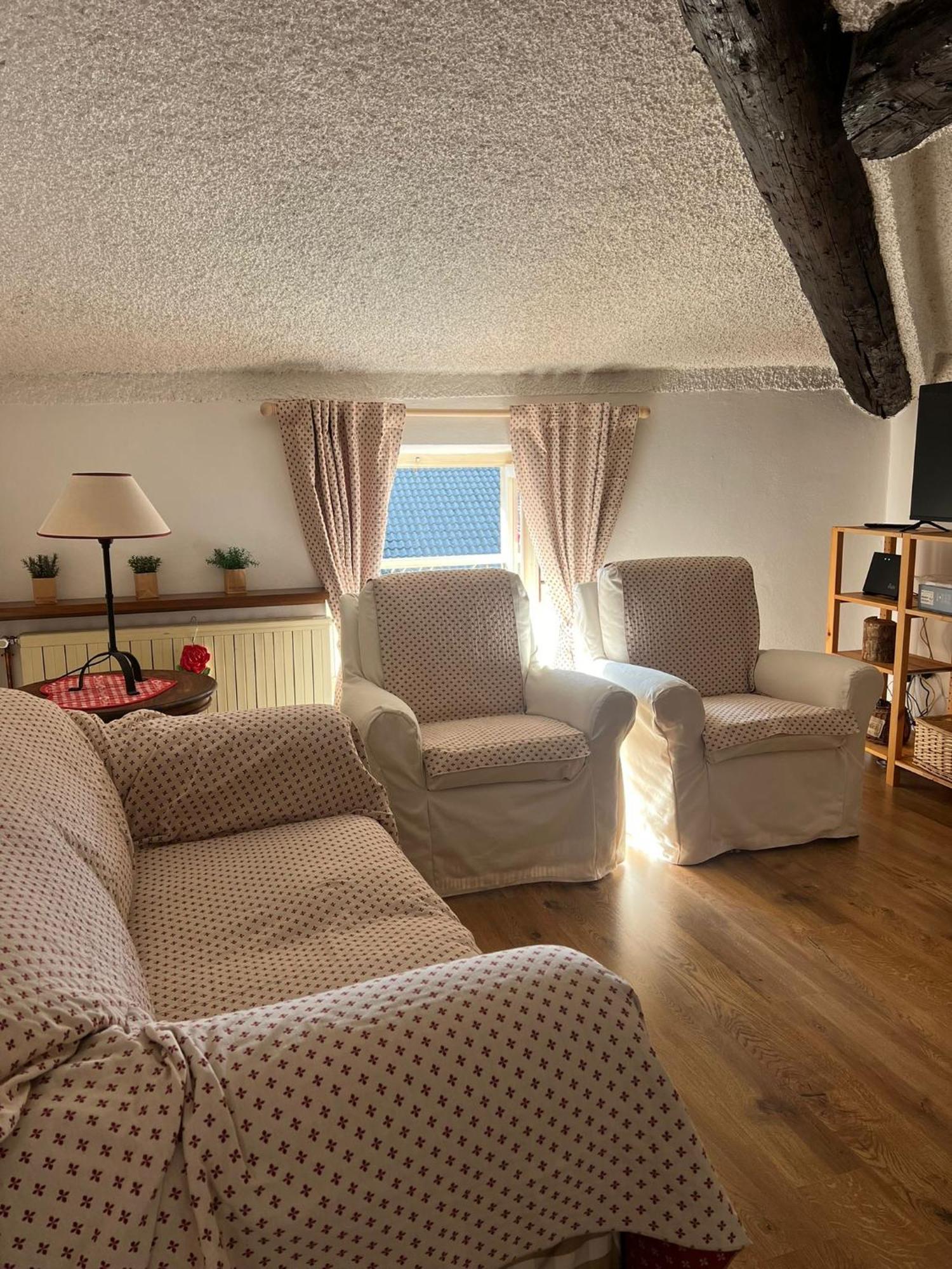 Mansarda Petronilla Apartment เปียซซาตอร์เร ภายนอก รูปภาพ
